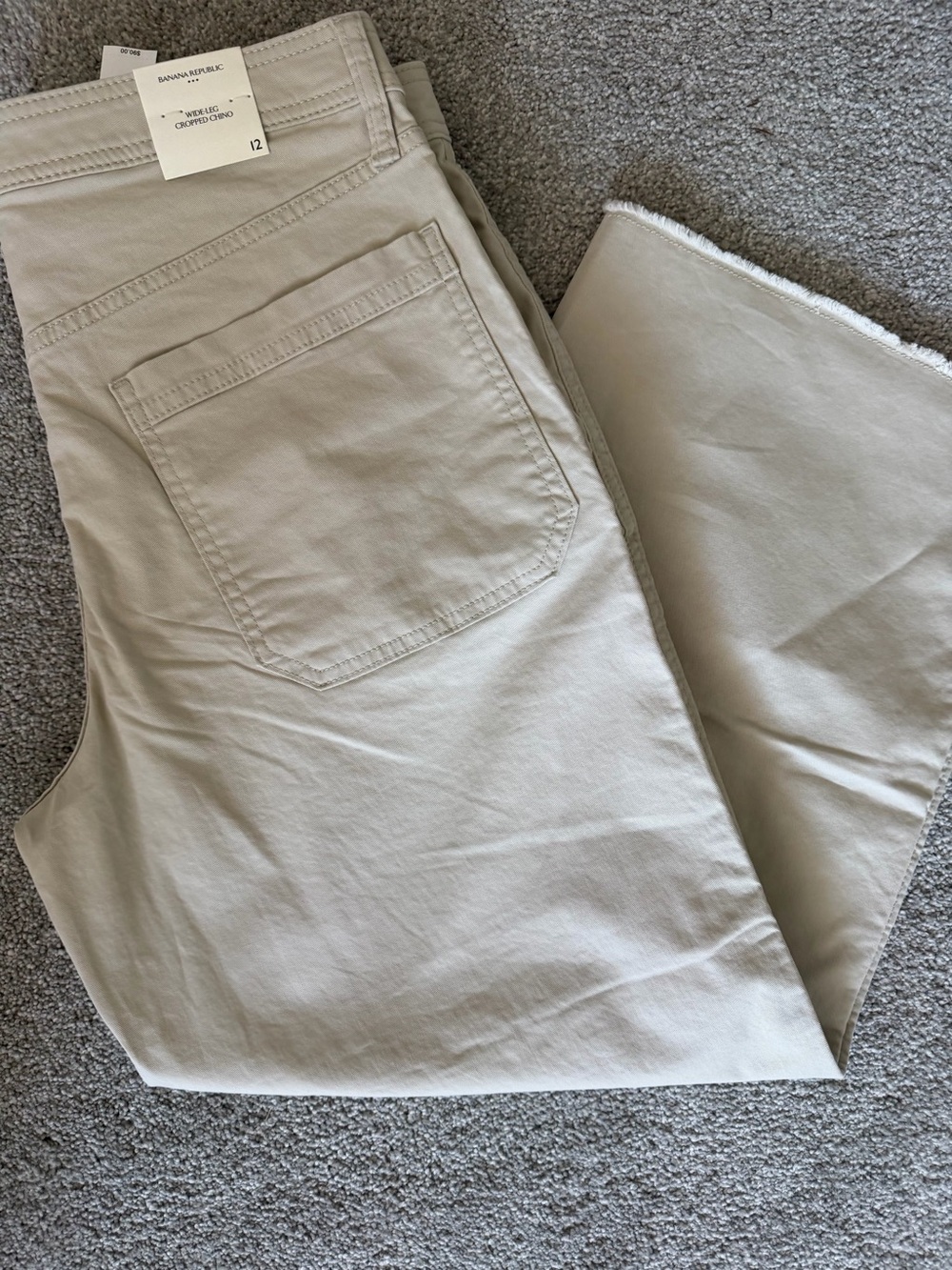 Banana Republic women’s wide leg cropped Light Tan Chino Pants